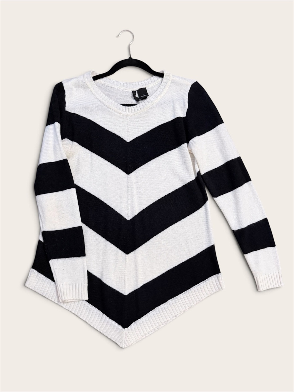 Striped Chevron Point-Hem Crew neck Sweater - Black & White- Classic